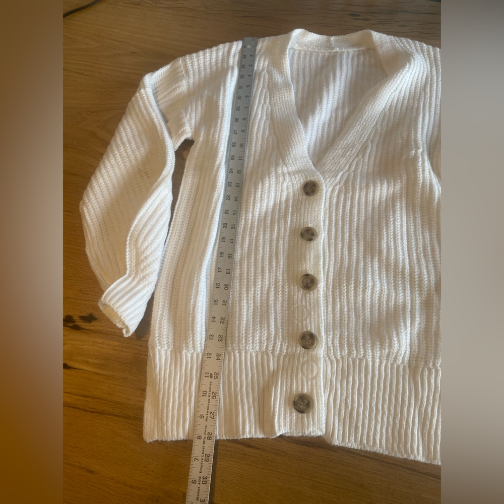 Elegant‎ White Button-Up Cardigan - Picture 2 of 5